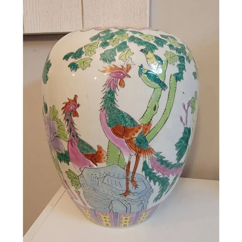 20th Century Chinoiserie Large Ginger Jar: Birds & Flowers Vase/Jar 11"x9"